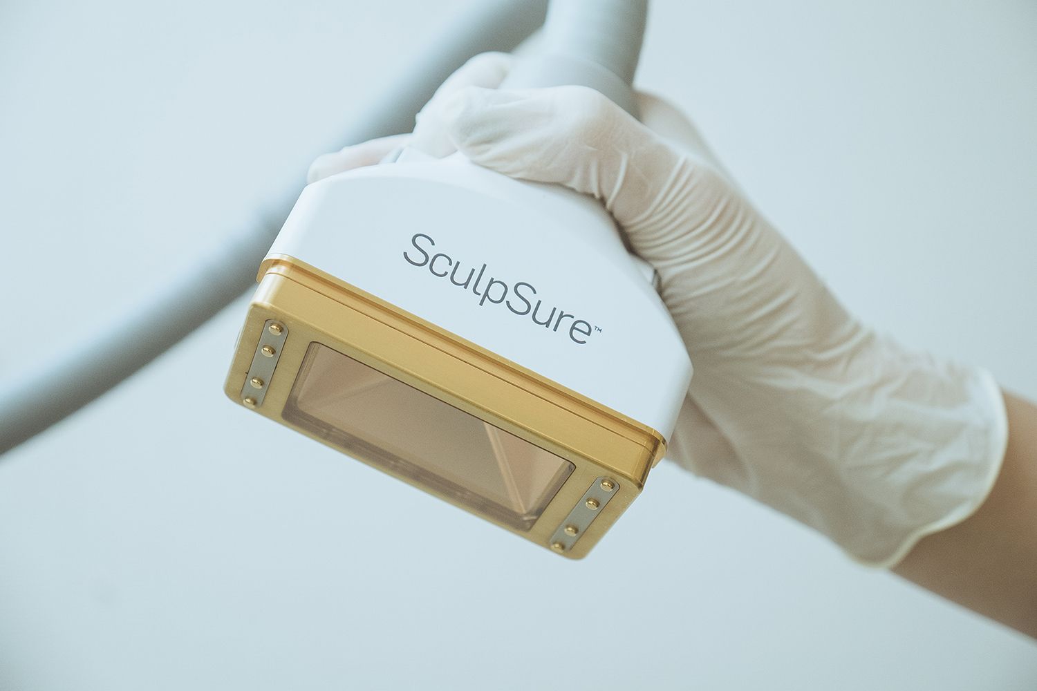 快速改善局部肥胖的問題，SculpSure絲酷秀（體外雷射溶脂）也是相當不錯的選擇。