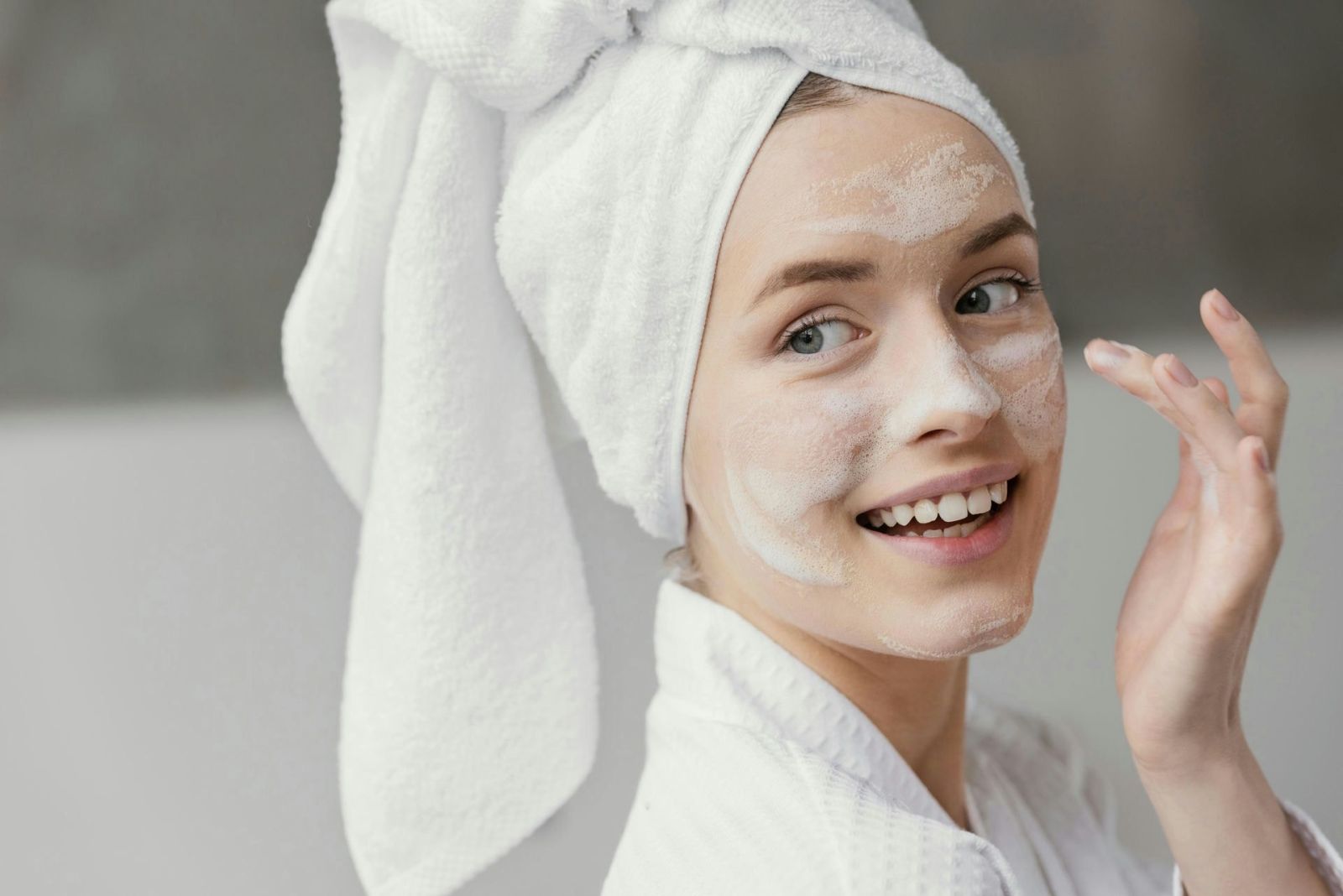 沒有什麼內油外乾、外油內乾的膚質，而是你把臉洗得太過乾淨了！