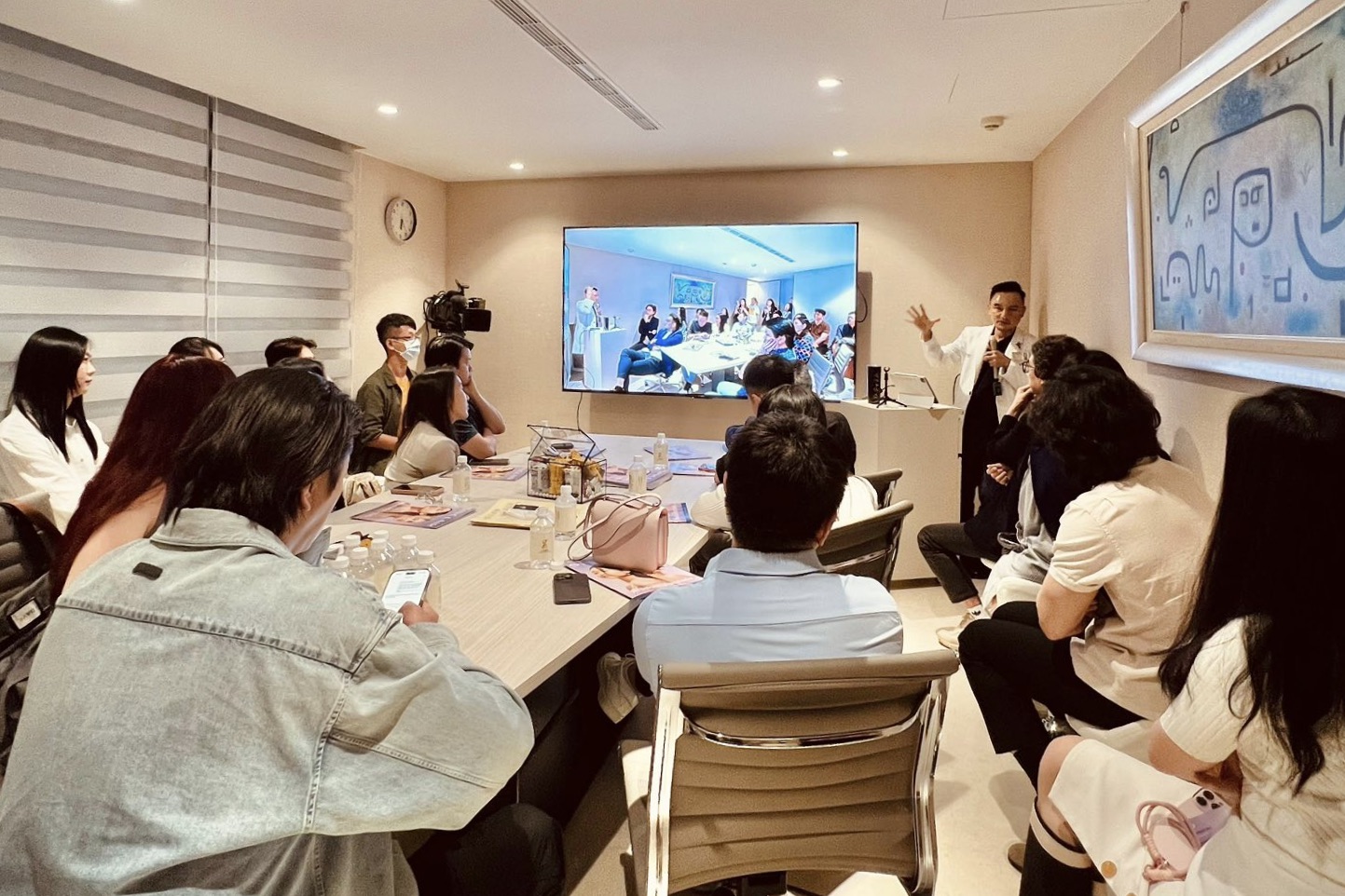 除了大型演講會議之外，林上立醫師也配合廠商活動在診所舉辦了將近5小時的workshop
