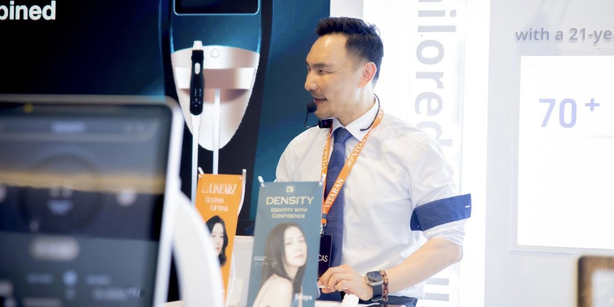 林上立醫師經常出國發表演講 無雙電波Density 醫美治療新概念。
