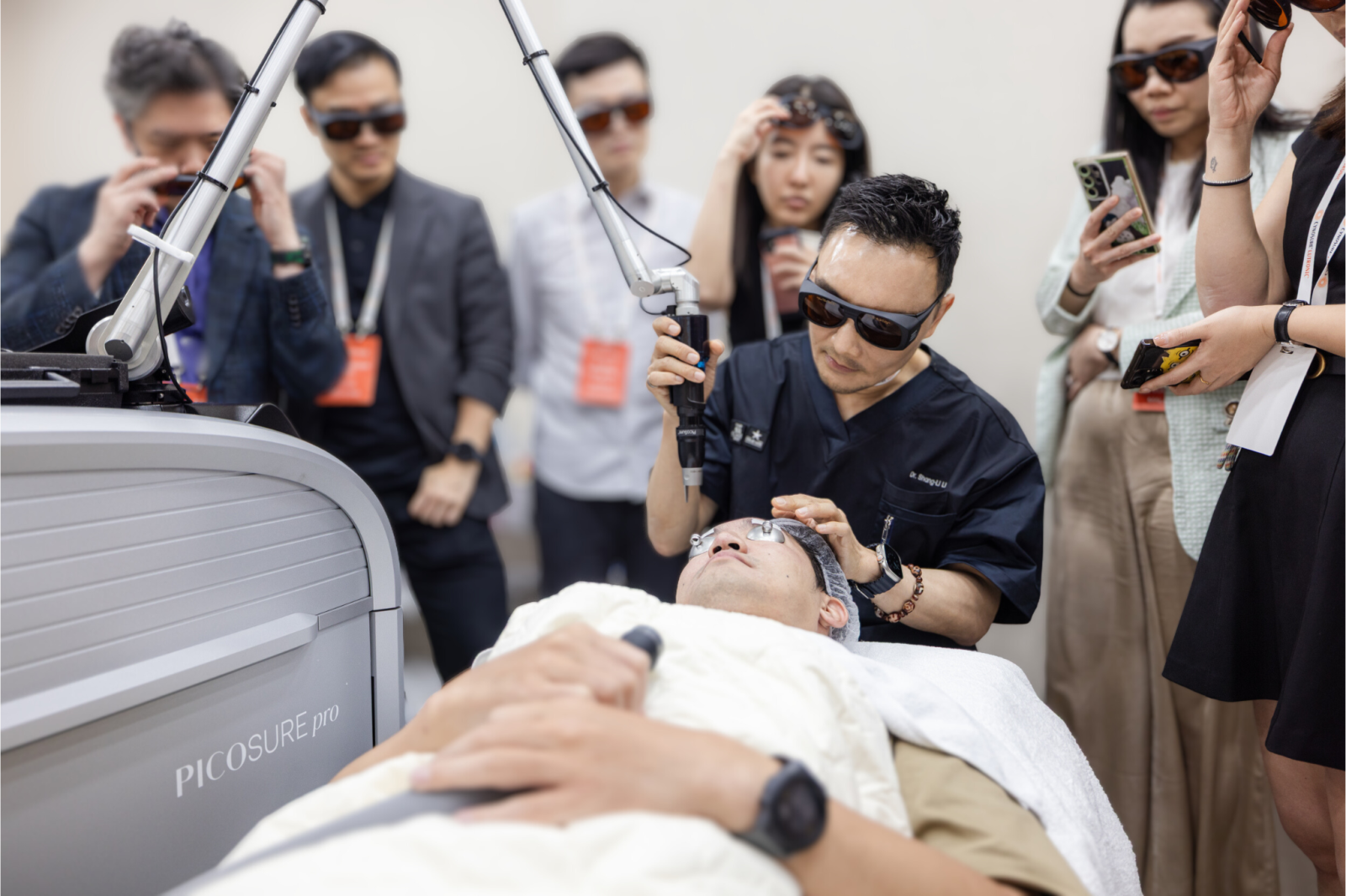 林上立醫師示範PicoSurePro鉑金皮秒雷射、Potenza無限電波和DermaV青萃光的操作細節和施打技巧。