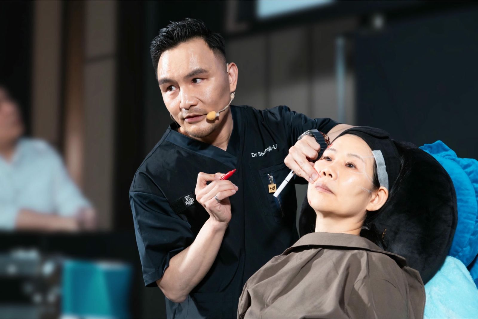 林上立醫師在Ellans&eacute;洢蓮絲台灣10週年活動的專家會議中