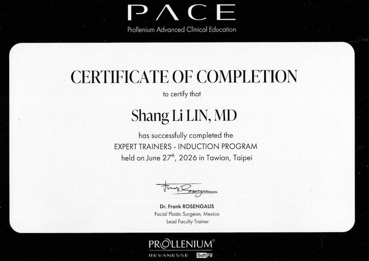 完成 Prollenium PACE Expert Trainers 專家培訓師計畫,培訓體系涵蓋臉部解剖、注射技術、治療規劃與併發症管理,持續將國際臨床教育落實於治療評估與操作。